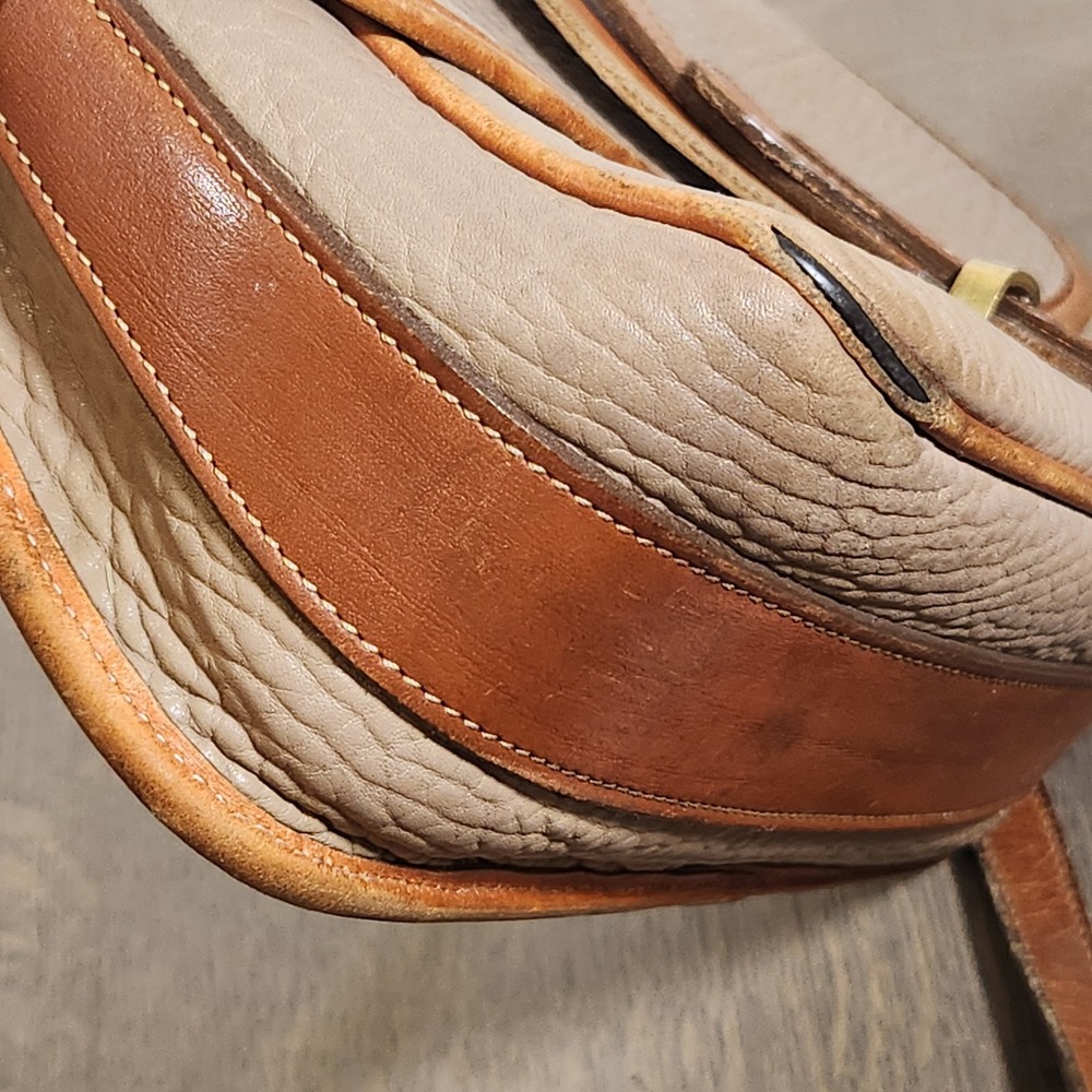 Vintage Dooney & Bourke All-Weather Leather Taupe Tan Crossbody Bag Purse Charm - Picture 16 of 16